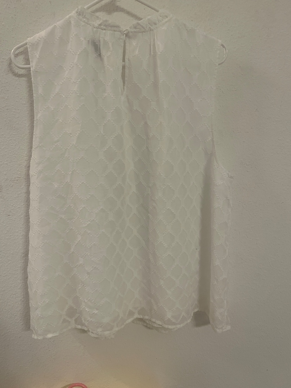 Banana Republic White Textured Sleeveless Blouse XL Ruffle Neck